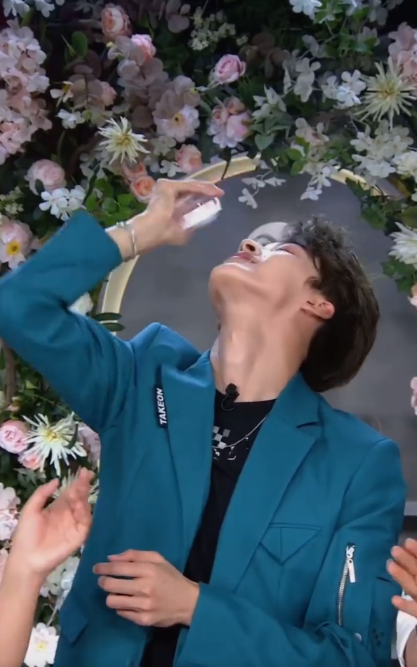 何洛洛|何洛洛直播翻车，自曝使用盗版软件，被吐槽后公开道歉：接受批评支持正版