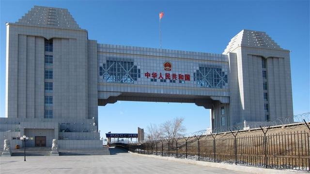 在中俄边境看向中,俄两个国家时,才发现原来还是有着一些差别的