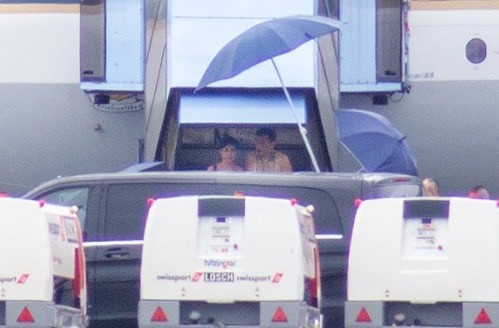 诗妮娜|泰国贵妃诗妮娜复宠，得68岁泰王御笔作画，苏提达膝下无子地位难保