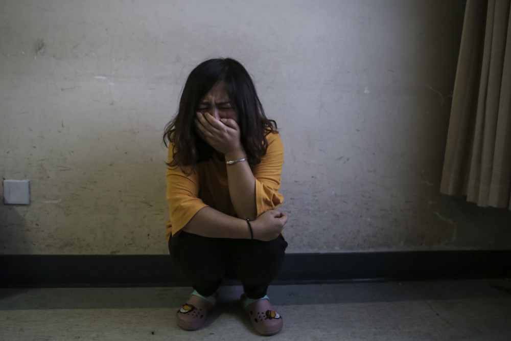 孩子|山西一单亲妈妈带女儿求医4年，曾无奈流落街头，孩子爸：活该！