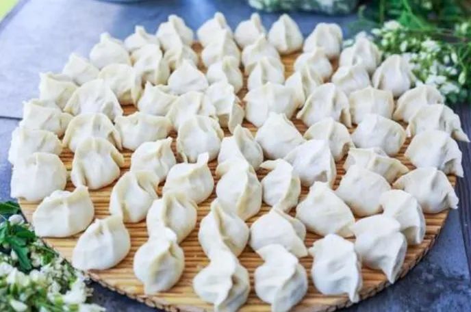 生饺子直接冻冰箱就错了这么做放半年不开裂