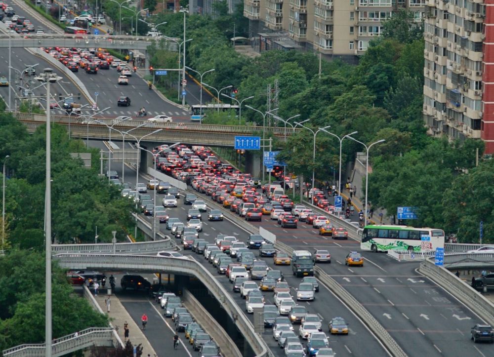 北京|秋季学期复课后首个工作日 北京交通已严重拥堵