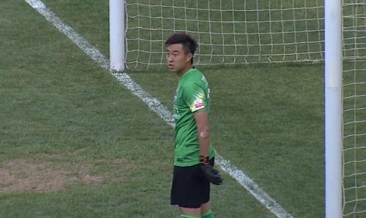 31岁主力门将业余失误,又一个"喝水哥"