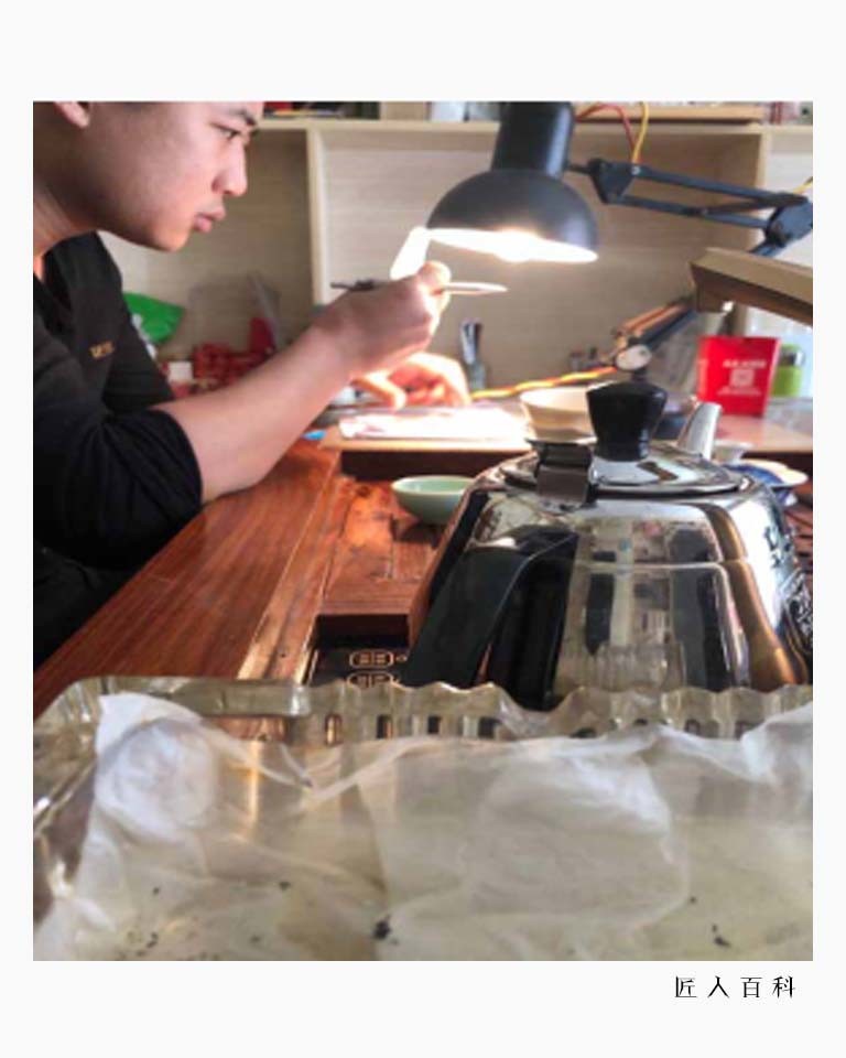 走进玉石灵魂雕刻之家永恒翠宝雕刻工作室