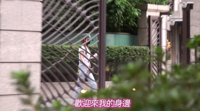 蔡依林|天后出街！蔡依林罕搭的士外出，一身行头超20万，40岁仍未嫁