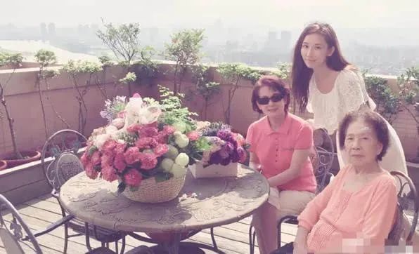 加伊姐|童年被家暴、贫穷、拍情色片，凭什么40岁后，她比林志玲活得舒展？