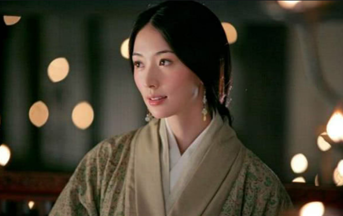 加伊姐|童年被家暴、贫穷、拍情色片，凭什么40岁后，她比林志玲活得舒展？