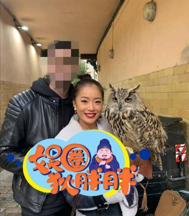 狄胖胖|王菊新恋情疑似曝光！与外籍男子亲密合影流出，亲密依偎一脸幸福