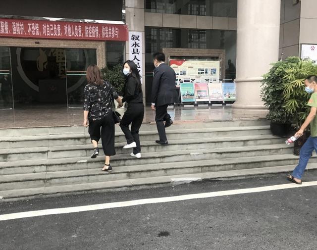 谭松韵现身妈妈被撞案庭审-WordPress极简博客