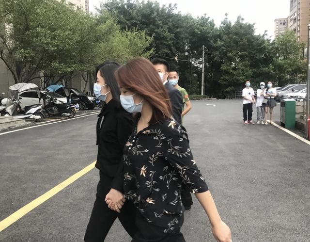 谭松韵现身妈妈被撞案庭审-WordPress极简博客