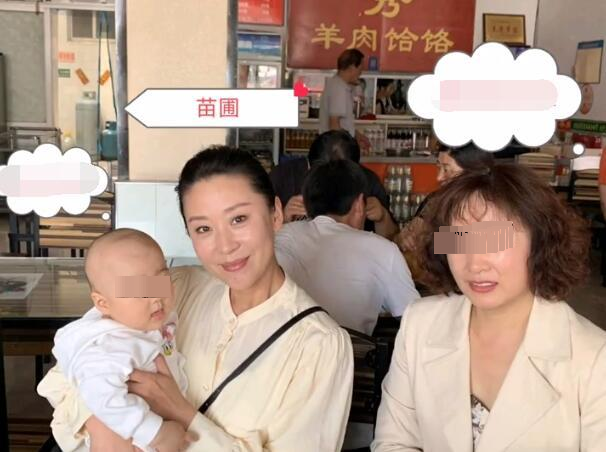 苗圃跟她老公陈义红育有一对龙凤胎,她也经常分享两个孩子的成长萌照
