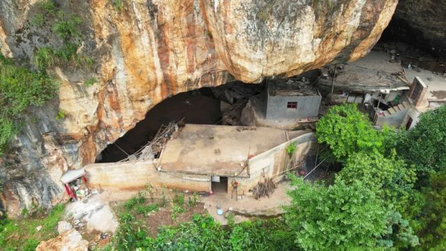 除了以上景點外,盤州還有妥樂古銀杏,噠啦仙谷旅遊景區,盤縣大洞等