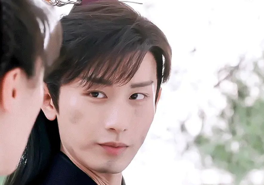 琉璃|《琉璃》男主成毅哭戏登热搜，眼尾泛红感染力超强，表演灵动