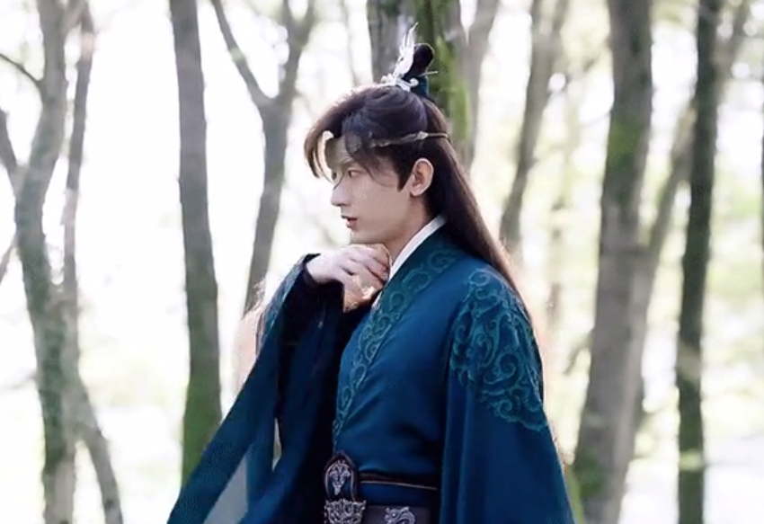 琉璃|《琉璃》男主成毅哭戏登热搜，眼尾泛红感染力超强，表演灵动