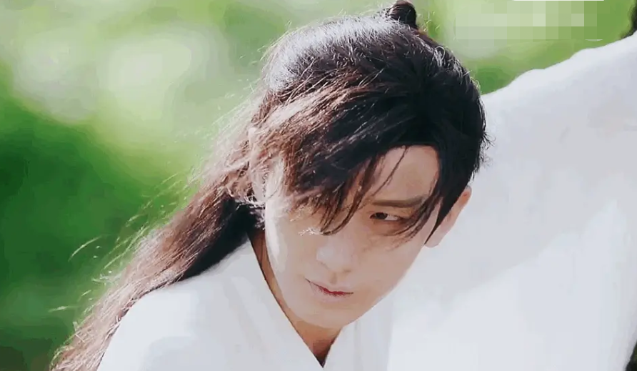 琉璃|《琉璃》男主成毅哭戏登热搜，眼尾泛红感染力超强，表演灵动