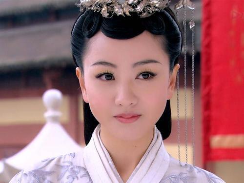 吴谨言|吴谨言并不是“魏璎珞”的第一人选，她因为想休息而辞演延禧攻略