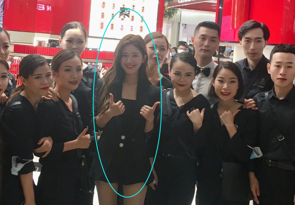 赵露思|赵露思又被质疑变胖了？参加线下活动却被偶遇，看清生图全明白了