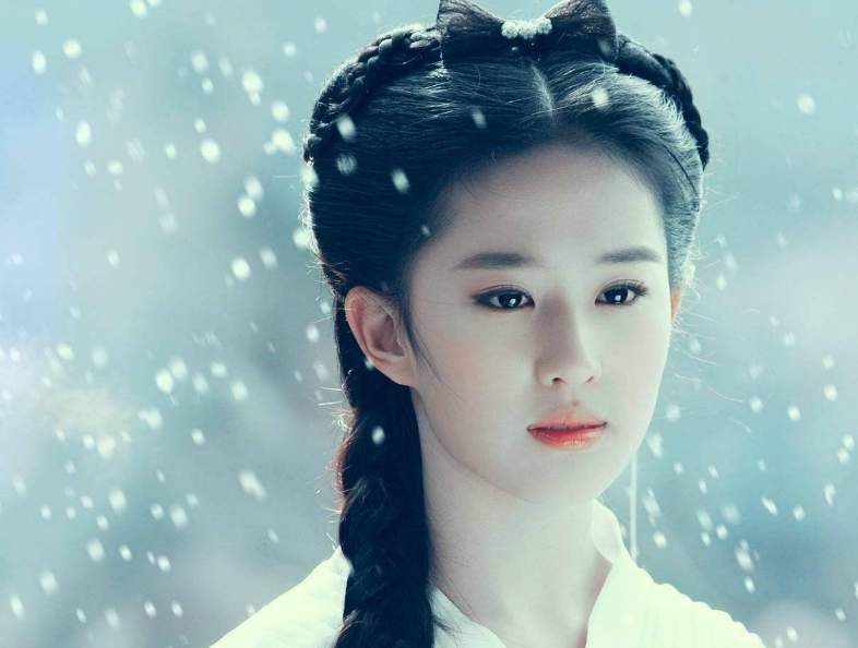 刘亦菲|刘亦菲为迎合欧美审美，故意把自己画丑，粉丝：何苦呢！