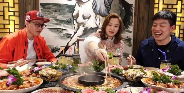密子君|密子君打卡黄晓明火锅店，点了80道“菜品”，看清账单后傻眼了！