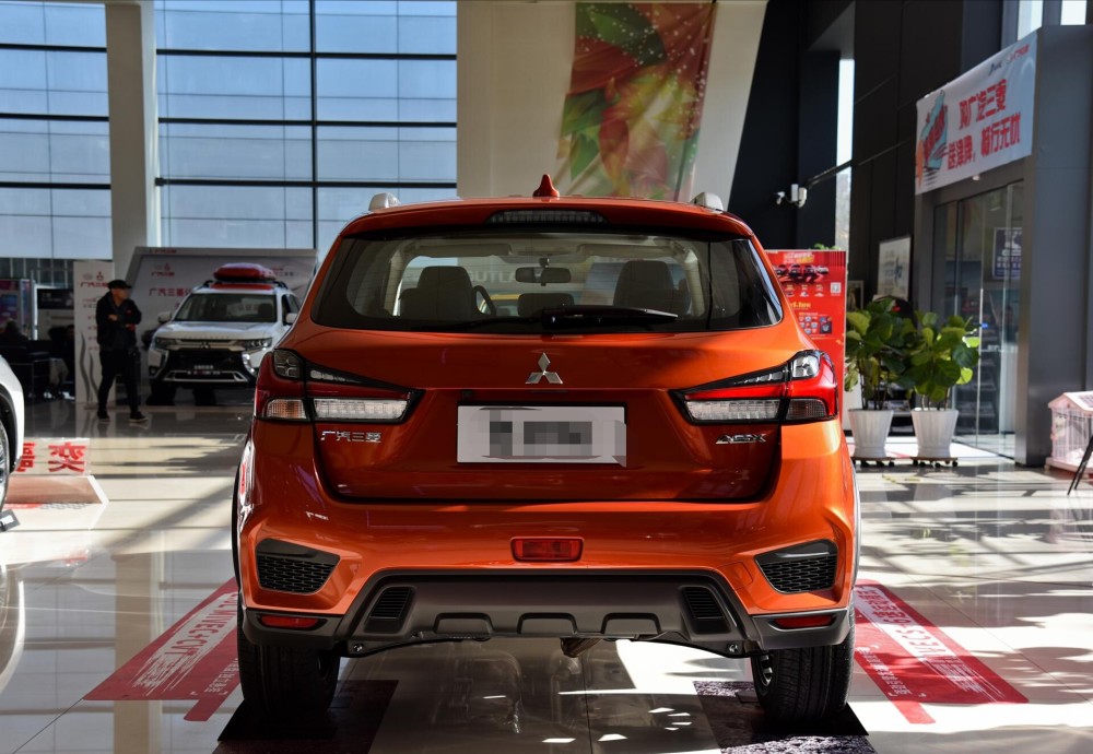 最便宜的三菱suv来袭,落地10万,油耗7升,新造型比缤智还帅气