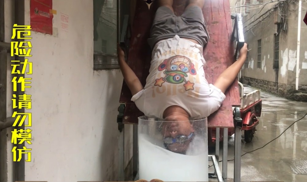 炉石传说:继倒立洗头后,主播又爆15岁辍学直播,只要赚钱就是对的?