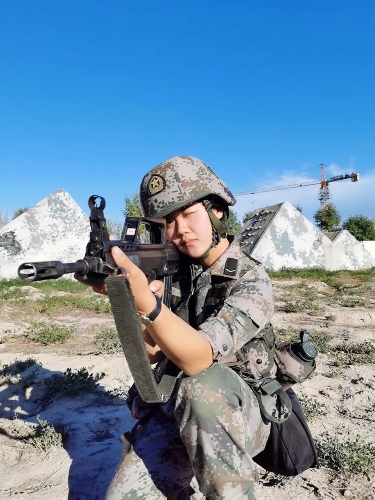 新疆马兰基地女兵图片