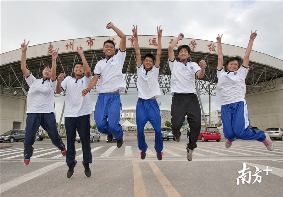 面对如此踊跃的报名场面,惠州体校适时拟定报考补充通知,请家长学生
