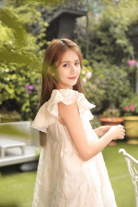 甜仇官宣与王思聪分手疑好友发声她要的是真爱没要一分钱