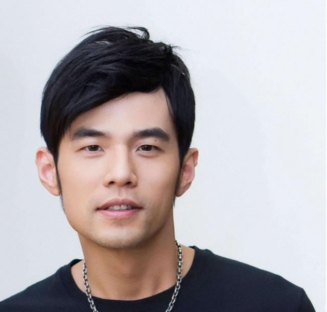 周杰伦|周杰伦夫妇再撒狗粮，与萧敬腾、林俊杰聚餐，开心晒合照