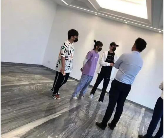 王思聪|网传王思聪送甜仇豪宅和巨额分手费，本尊发声澄清，并正式宣布单身