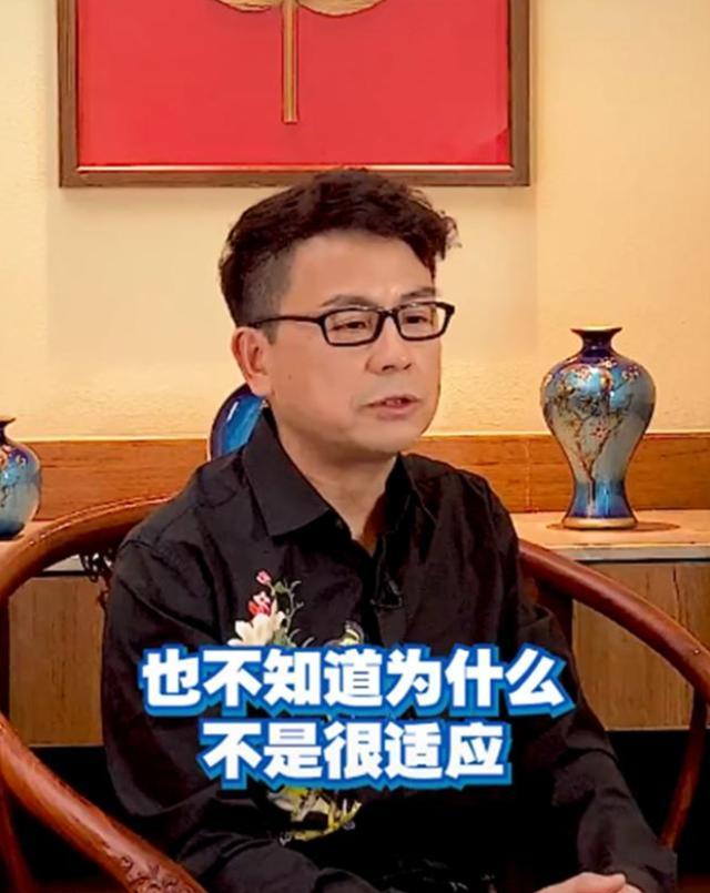 张敏|52岁张敏与小男友亲密合照曝光，脸变尖太多，感情稳定却多年不婚
