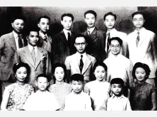 沈从文|高青子如何轻易介入沈从文和张兆和？刻意模仿他小说女主角的装束