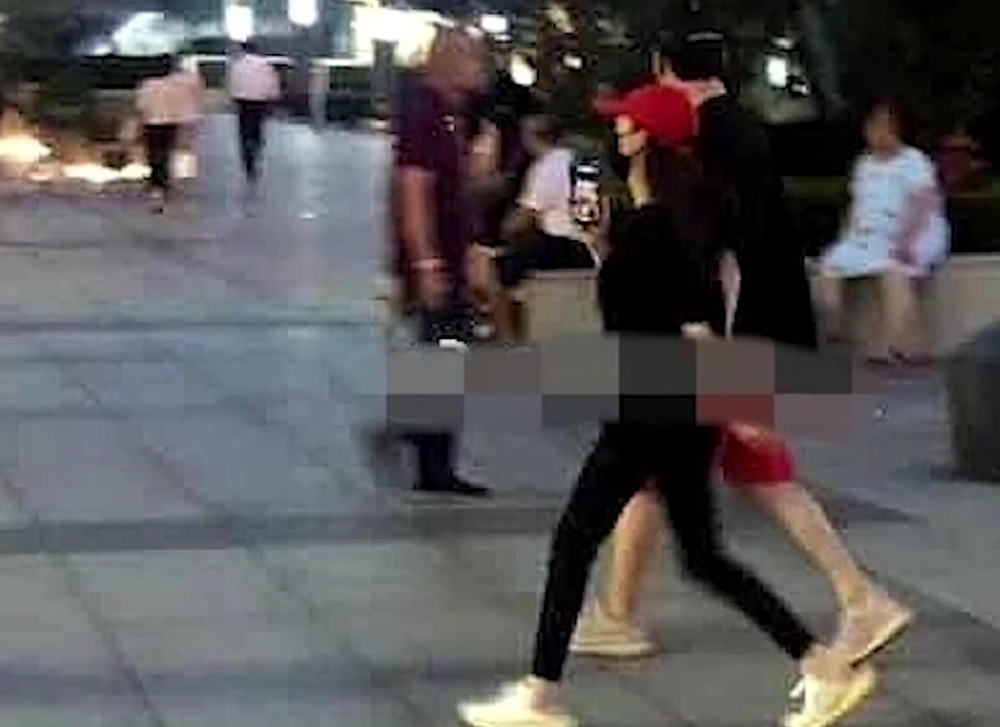 王思聪|甜仇宣布分手，王思聪身边美女不断，甜仇却怒骂“臭男人走开”