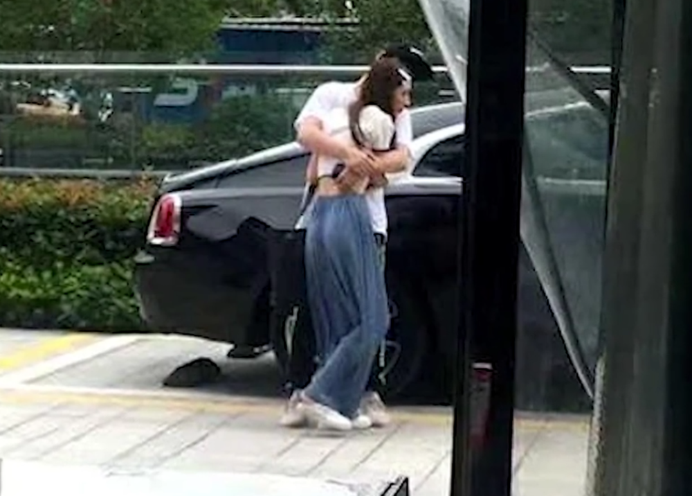 王思聪|甜仇宣布分手，王思聪身边美女不断，甜仇却怒骂“臭男人走开”
