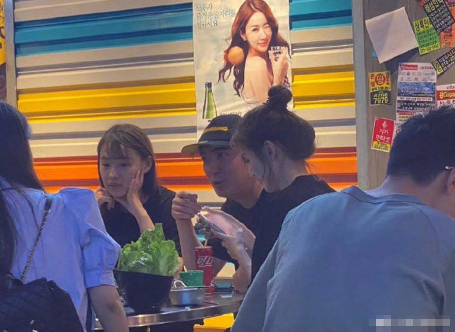 王思聪|甜仇宣布分手，王思聪身边美女不断，甜仇却怒骂“臭男人走开”