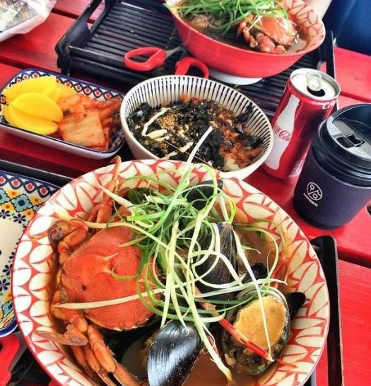 谢霆锋|网友打卡谢霆锋的面馆，点了2碗“海鲜面”，结账时：闹着玩呢？