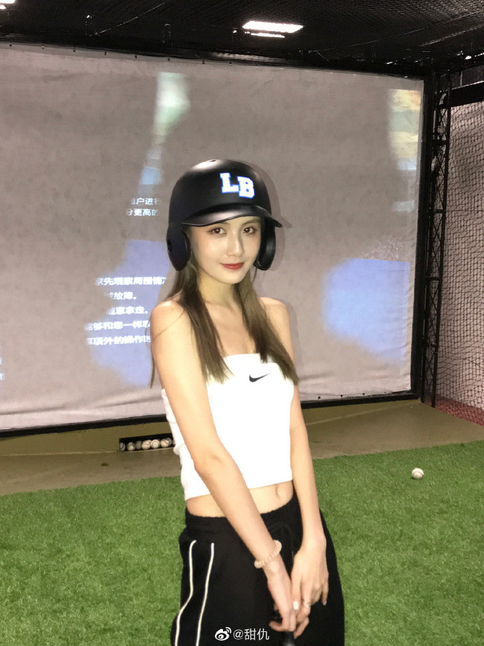 王思聪|甜仇宣布分手，王思聪身边美女不断，甜仇却怒骂“臭男人走开”