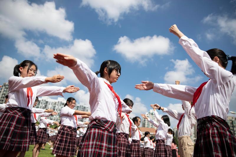 穿新校服领新书上海六年级神兽喜迎初中新学年
