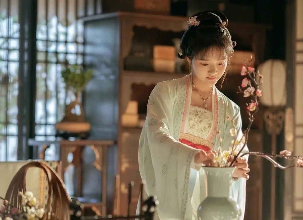 整容|00后高考完扎堆整容，中国的审美，什么时候沦落到靠整容脸来支撑了？