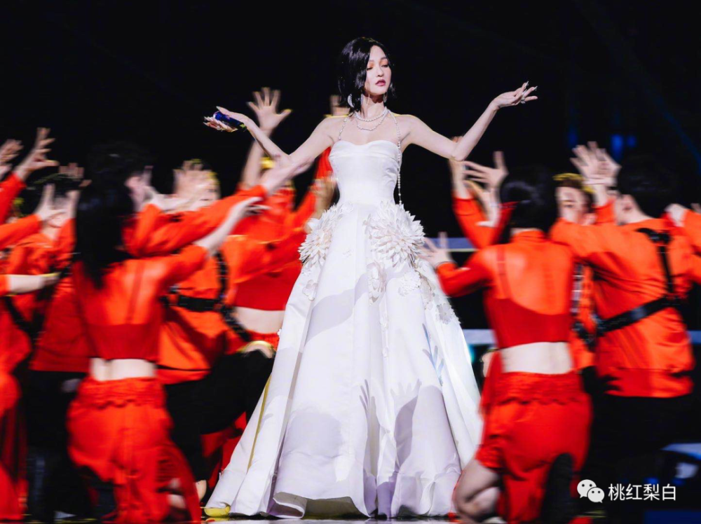 旗袍裙|明星红黑榜：穿旗袍同框比美，张雨绮杨幂谁赢了？