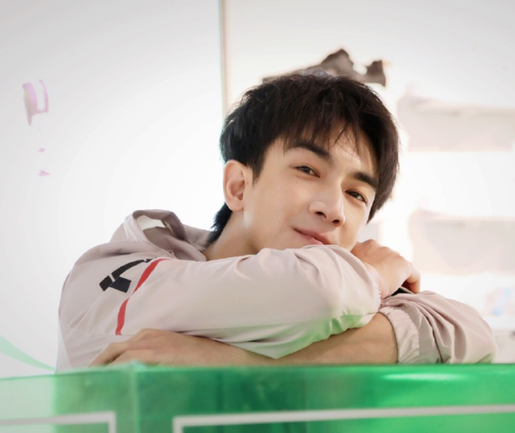 张新成|《默读》越传越离谱？继潘粤明张新成后，又传刘昊然和张若昀出演