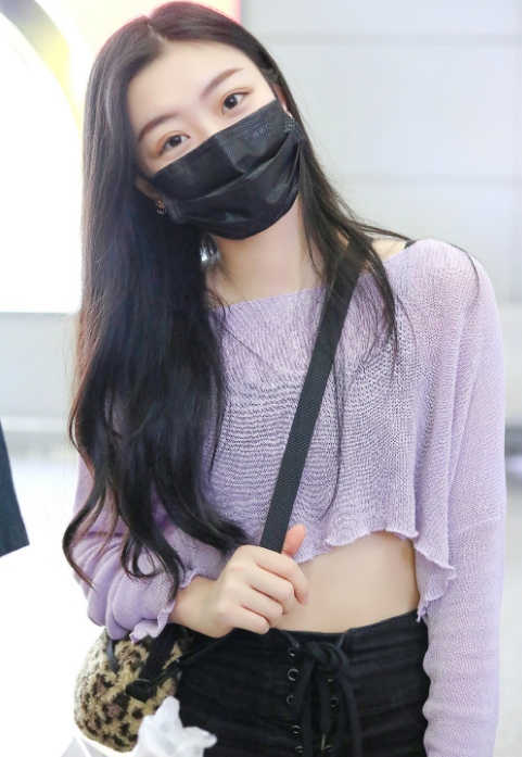 王承渲为证自己腰细,故意穿10cm上衣出门,哪知效果好到炸