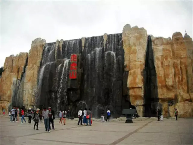 老虎山遗址 老虎山,是一处保存完整,布局清楚的龙山文化早期的人类