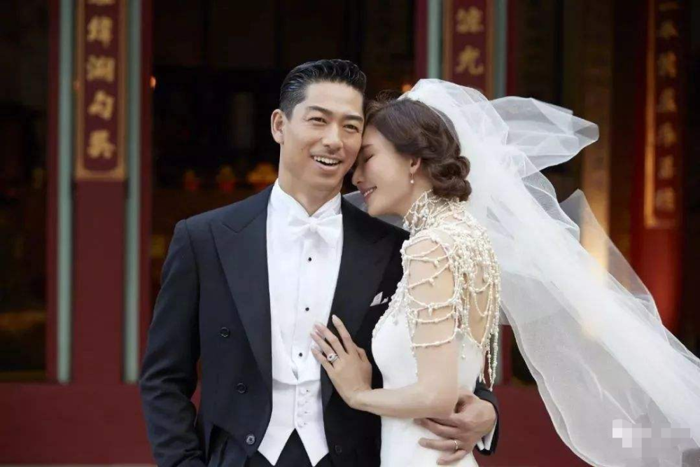 林志玲|林志玲婚后恩爱不断，现身运动场为丈夫应援，身材发福疑似怀孕