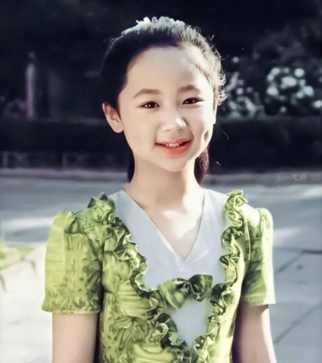 杨紫|杨紫代言两个辱华品牌，当初解约的刘雯，亏了吗？