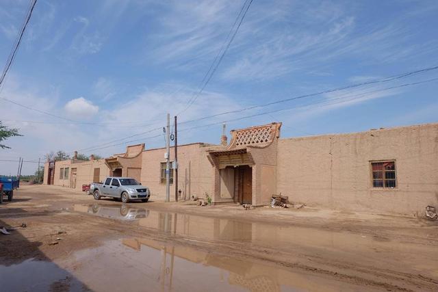 2020年8月,雨后寂静的甘肃省民勤县村庄 / 摄影 苏静