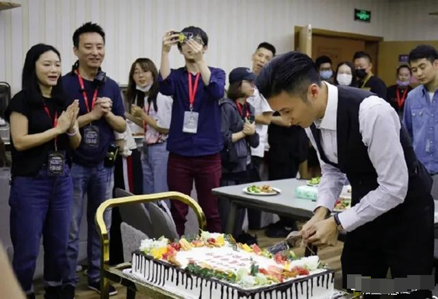 谢霆锋40岁生日 缺了点啥 腾讯新闻