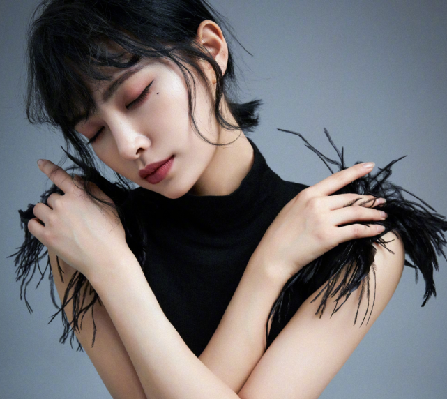 许佳琪解锁成团后首个单封短发造型又酷又美这镜头表现力爱了