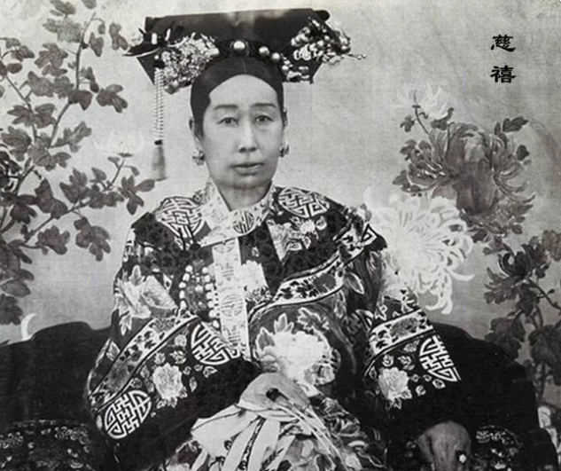 外国人为慈禧画了两幅肖像 其中一幅不敢给她看 因为太过真实 腾讯新闻