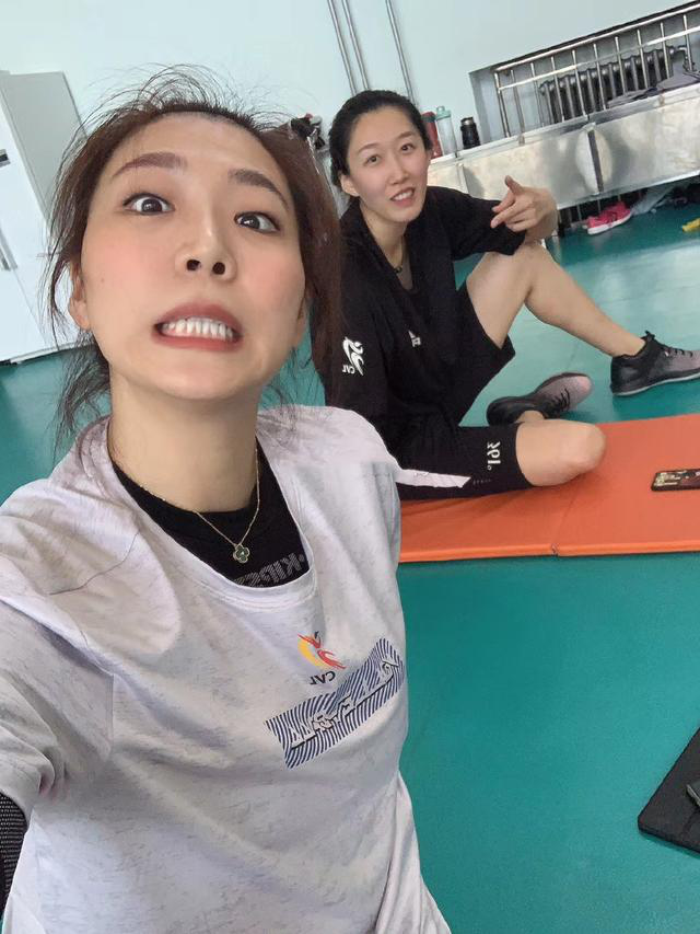 女排杨珺菁,曾因手术无缘奥运,日常总放肆大笑,鬼脸照喜感